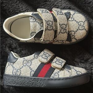 Gucci baby’s Kids Sneakers in Black, Red, and Cream size 21